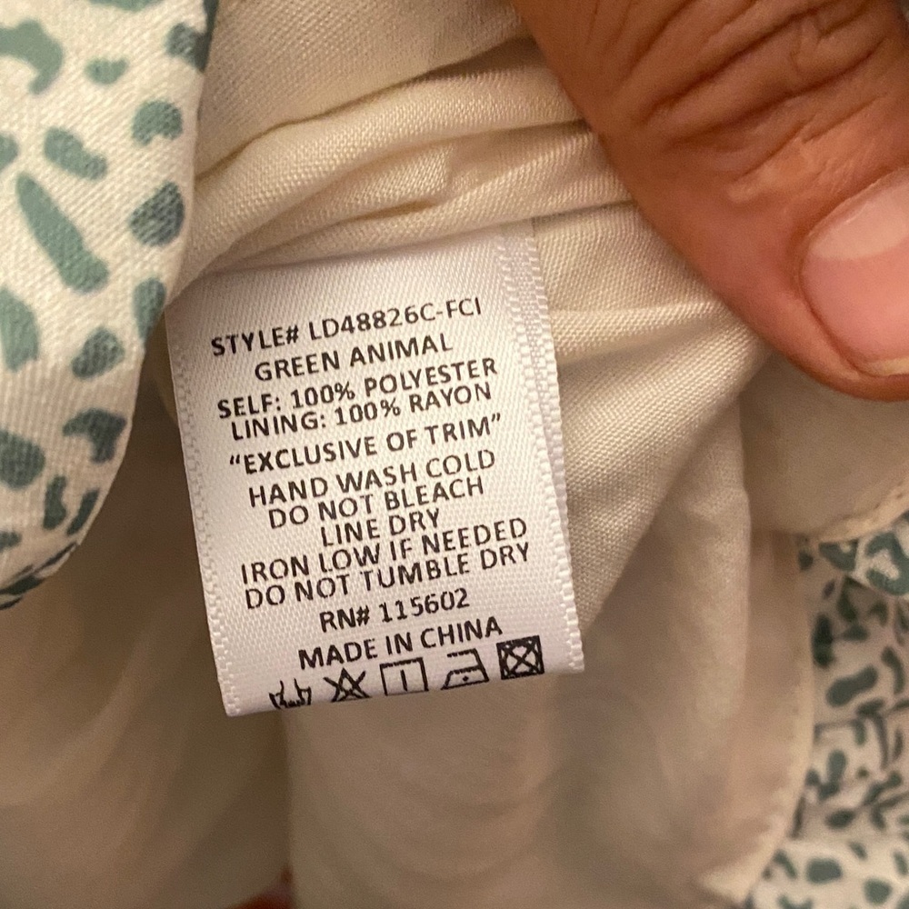 Lush White and Green Patterned Fabric - Picture 10 of 13